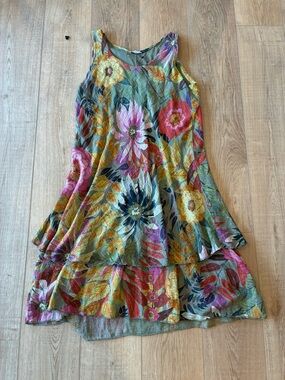 Women’s handkerchief hem sleeveless floral dress cotton colorful flowy medium